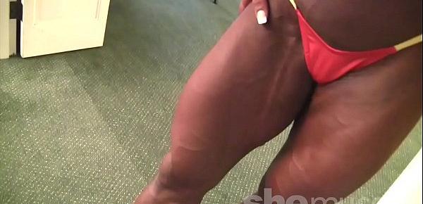  Pro Female Bodybuilder Poses and Shows Off Her Physique